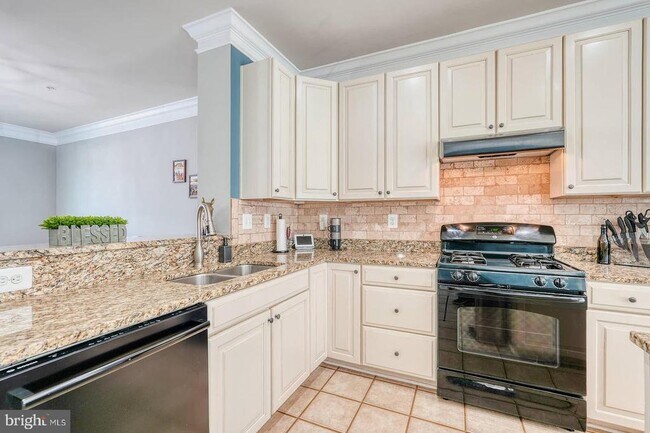 Building Photo - 5183 Wyndholme Cir