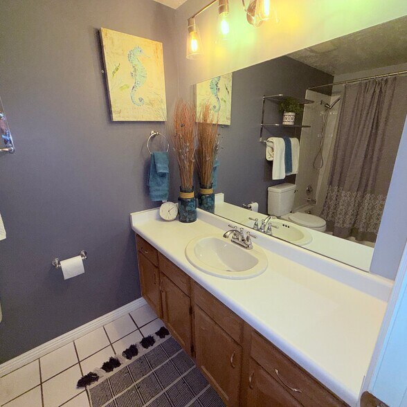 Building Photo - 886 Maple Crest Ct