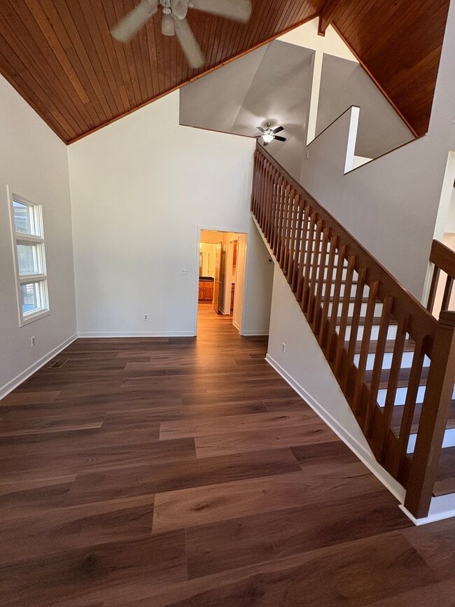 Building Photo - One-of-a-kind Home on 2.2 Acres – $1,700/m...
