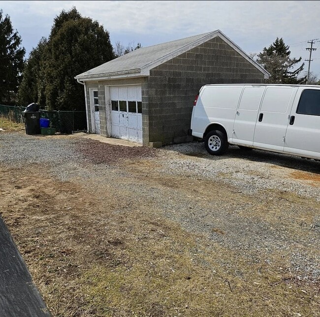 Building Photo - Bright 3 Bedroom, 1 Bath Home in Dallastown Schools!