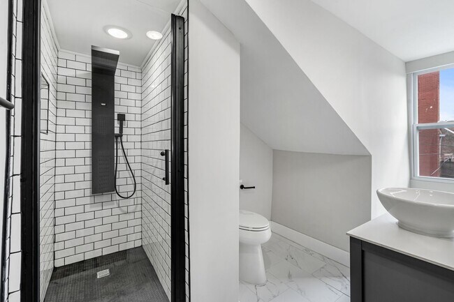 Building Photo - Beautifully Renovated 3 Bed/3.5 Bath Home in the Heart of Lawrenceville -  Available July!