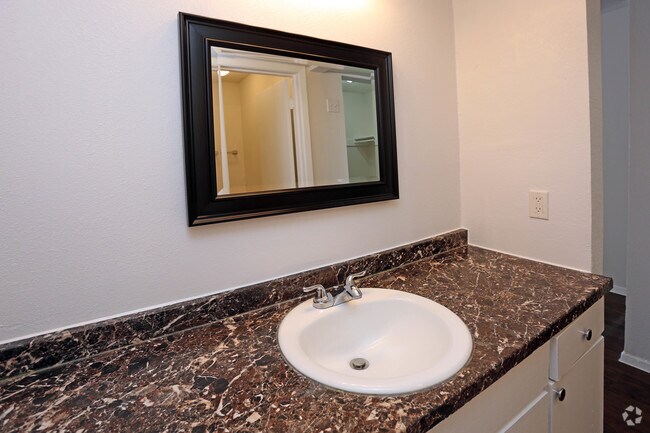 Studio/1Bath - 2722 Throckmorton