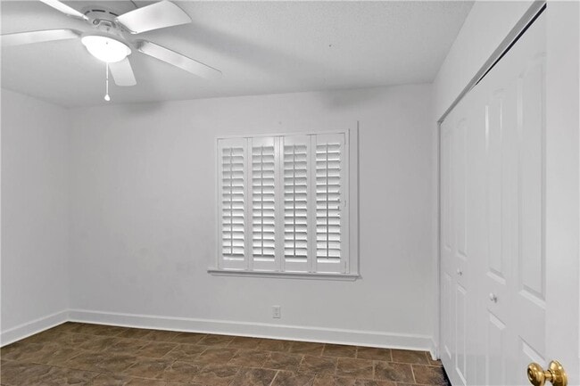 Building Photo - 204 Maple St