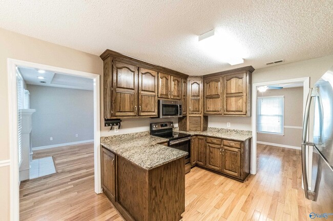 Building Photo - 139 Clubhouse Ln