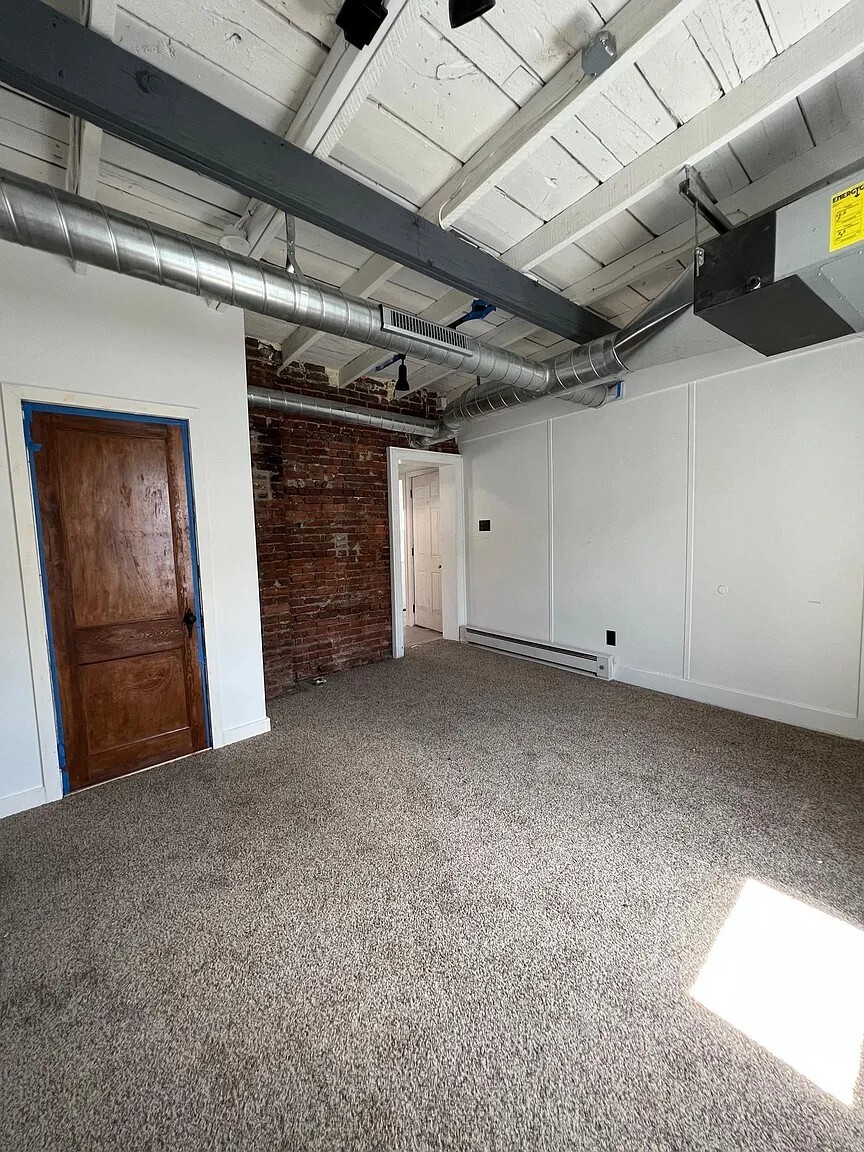 living room - 206 S Chestnut St