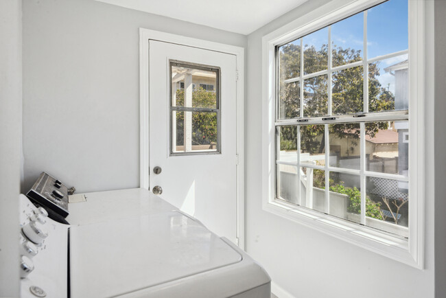 Building Photo - 526 Avenue A