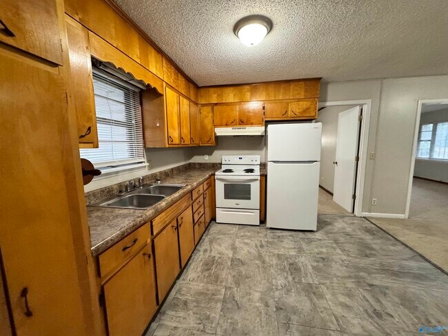 Building Photo - 3812 Melody Cir NE