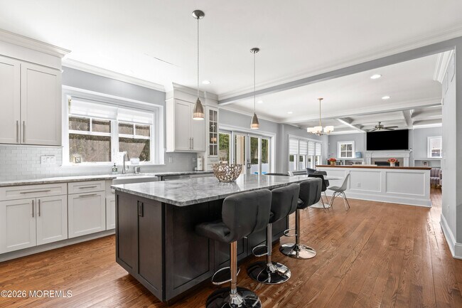 Building Photo - 558 Cedar Ave