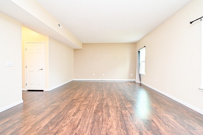 Building Photo - 8453 Forest Valley Dr