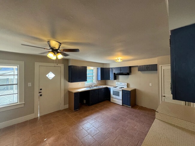 Building Photo - 117 Gardner St