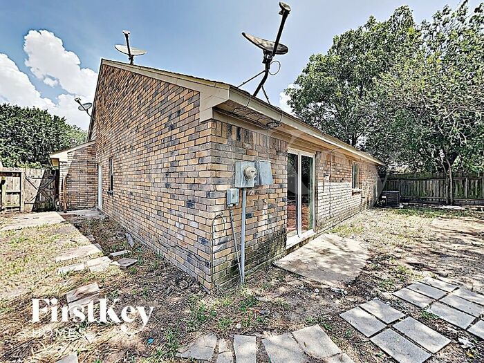 Building Photo - 18115 Brooknoll Dr