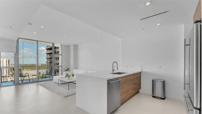 Building Photo - 3301 NE 1st Ave