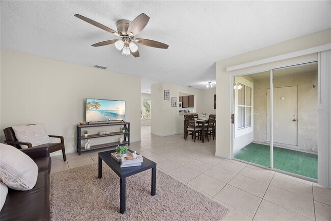 Building Photo - 2116 Cypress Bay Blvd