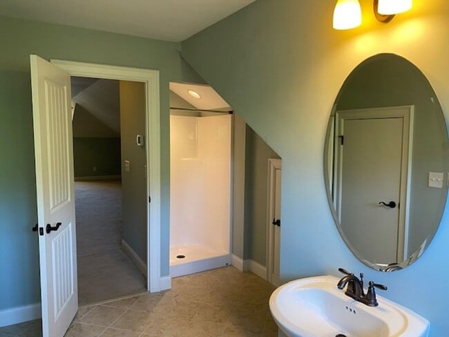 Building Photo - 1352 Legendary Ln