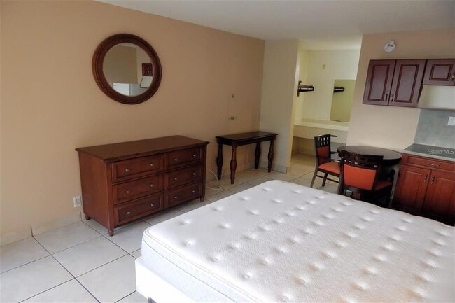 Building Photo - 7900 S Orange Blossom Trail