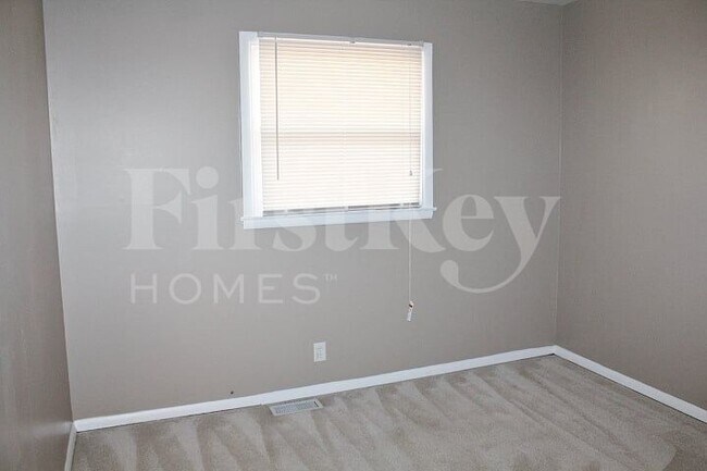 Building Photo - 2052 New Haven Dr