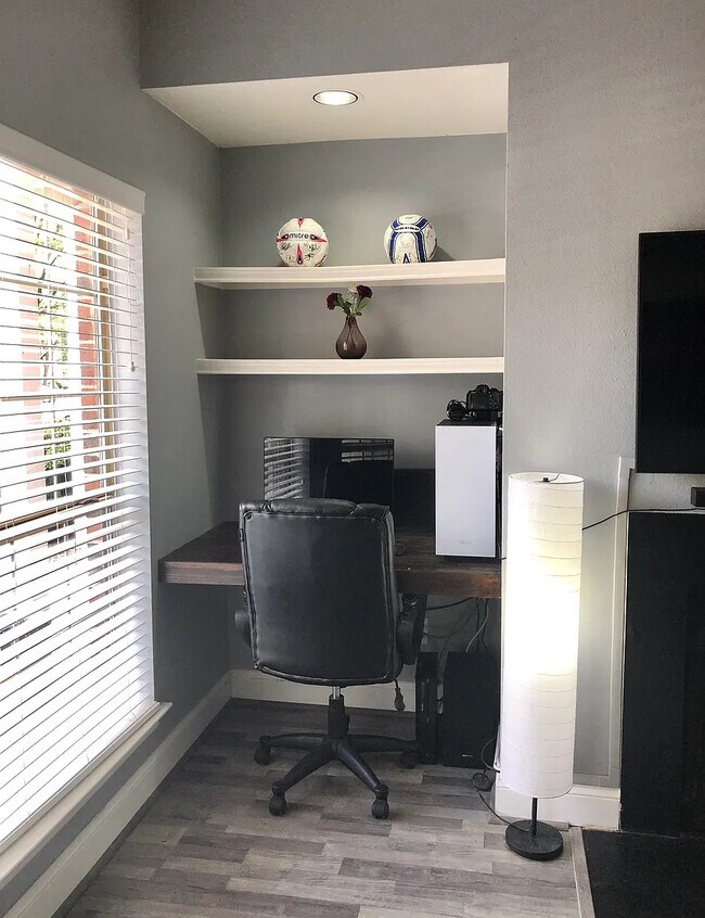 Building Photo - 3906 Penderview Dr