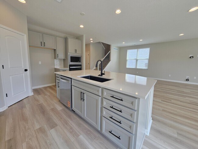 Building Photo - 8604 Apricot Wy