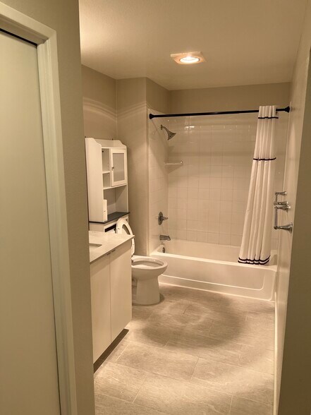 Building Photo - 26 Bayside Ct