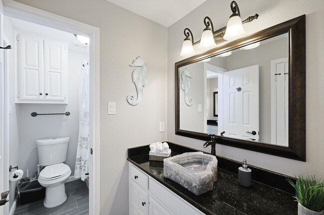 Building Photo - 4710 Scenic Dr