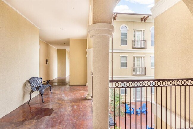 Building Photo - 7134 Mapleridge St