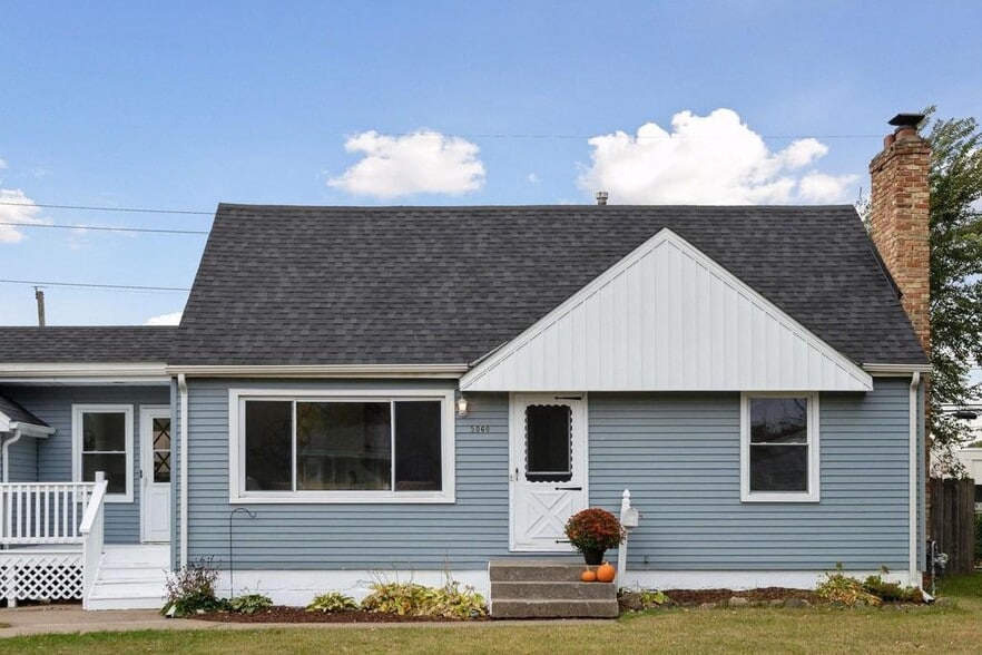 Building Photo - 5060 Hughes Ave NE