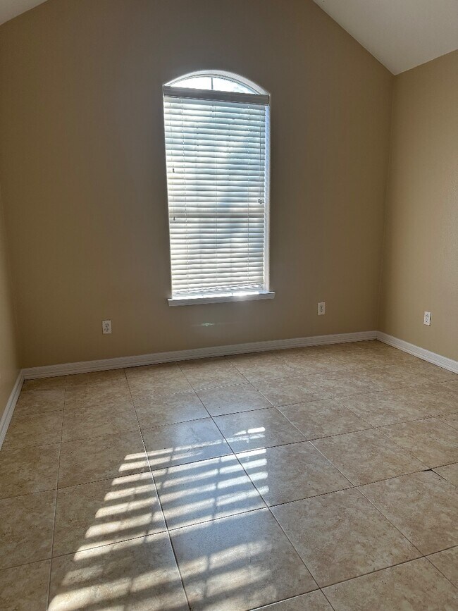 Building Photo - 4007 Zuley St