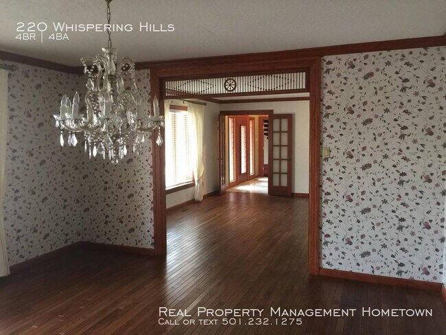 Building Photo - 220 Whispering Hill St