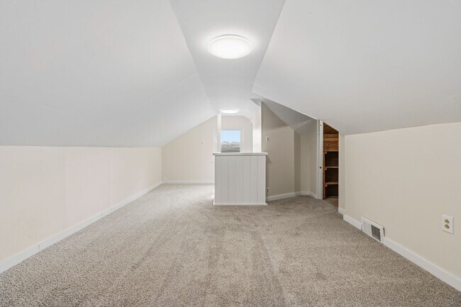 Building Photo - Unbeatable 4 bedroom in Penn Hills available now!