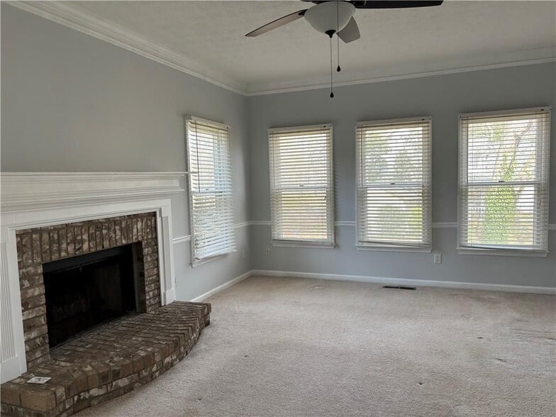 Building Photo - 722 Thornapple Trail SW