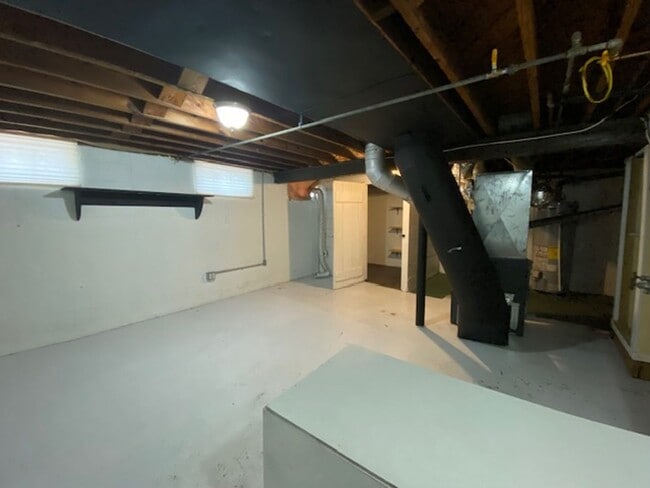 Building Photo - Two bedroom, one bathroom double in Spring...
