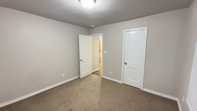 Building Photo - Updated 3-bedroom house with HUGE YARD!! $500 off 1st Month’s Rent!!