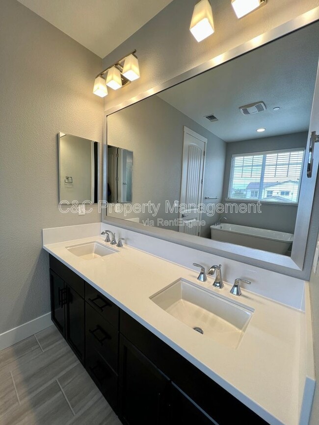 Building Photo - 476 Lassen Wy