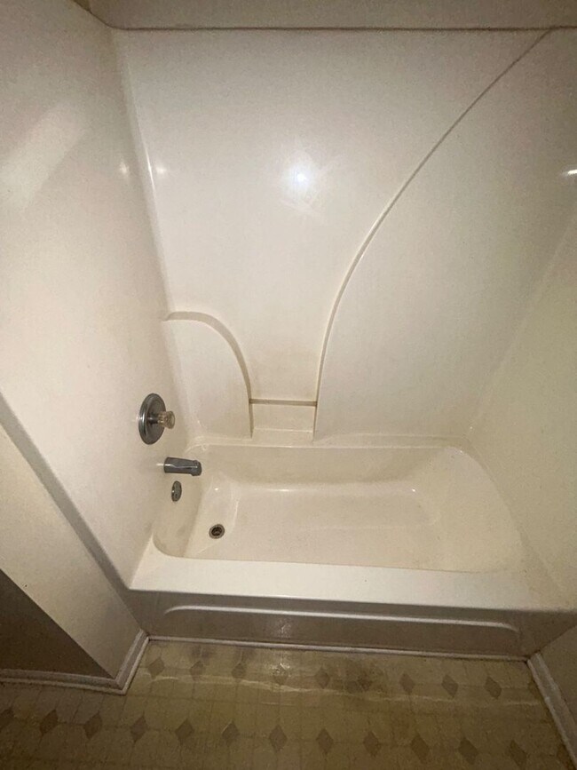 Building Photo - 9 Evan Ct