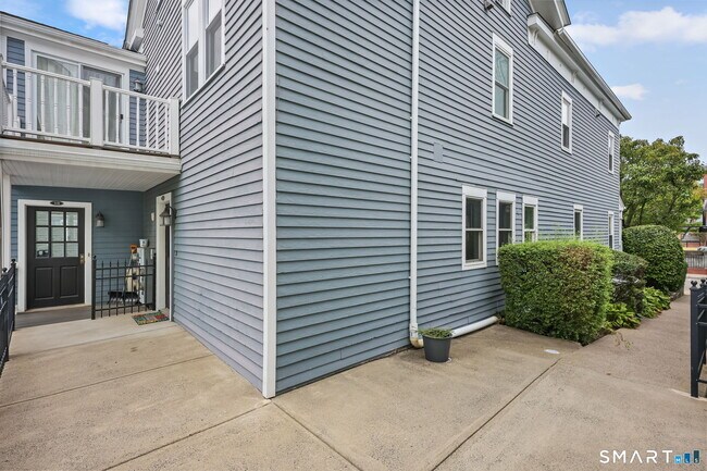 Building Photo - 10 Haviland St