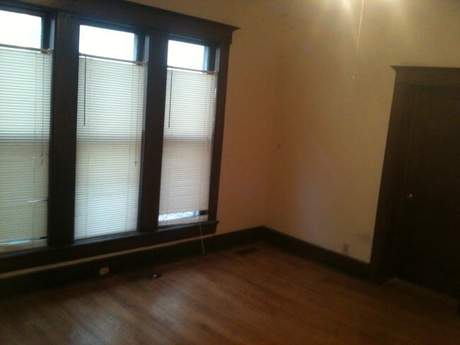 Building Photo - 1229 Chestnut St