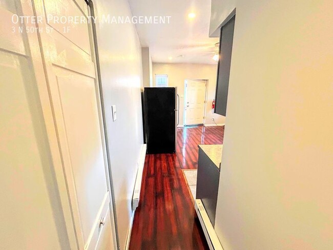 Building Photo - Modern & Welcoming 1BR/1BA University City...