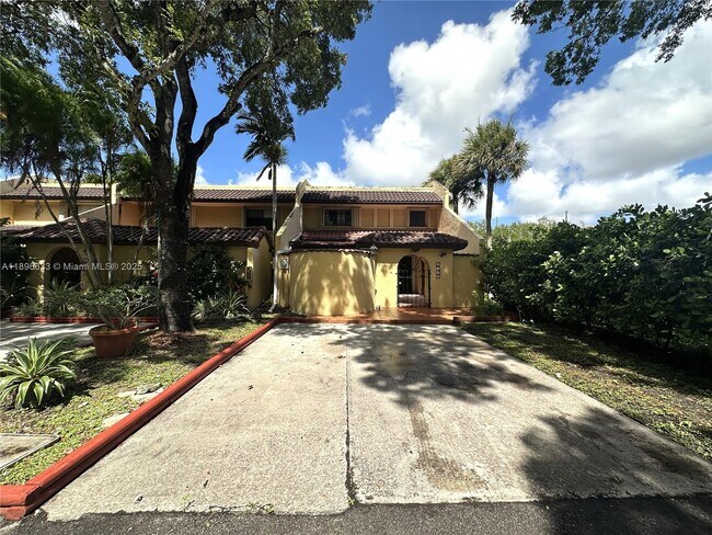 Building Photo - 3730 Alcantara Ave
