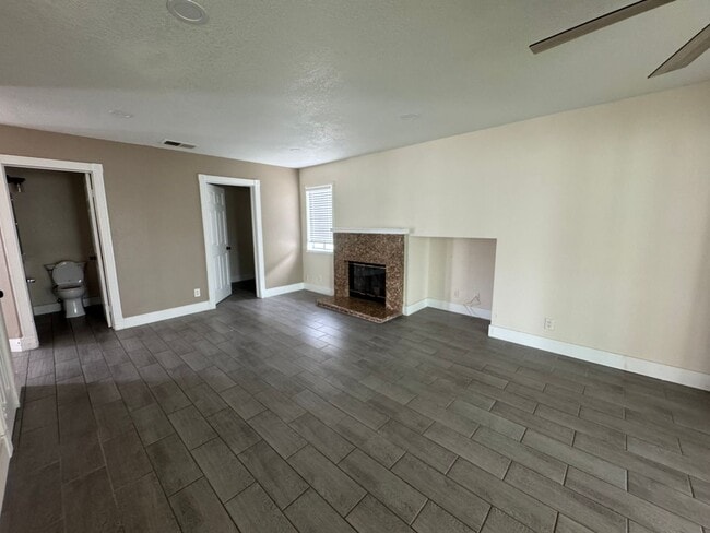 Building Photo - Beautiful 4 bedroom Home in Perris!