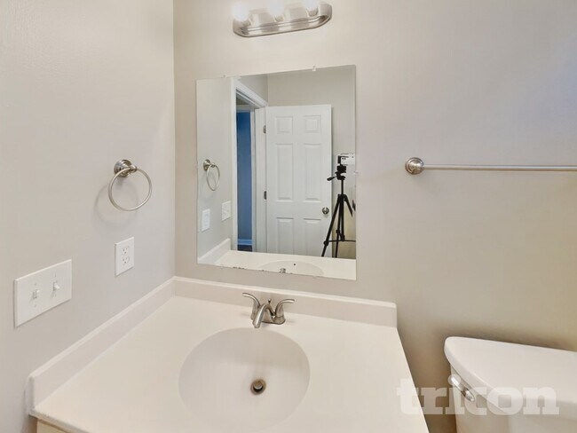 Building Photo - 1029 Chesire Way