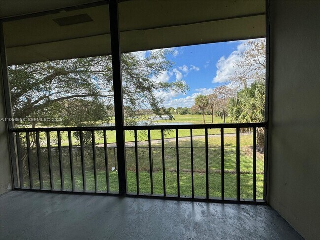 Building Photo - 8060 Fairview Dr