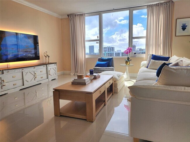 Building Photo - 3505 S Ocean Dr