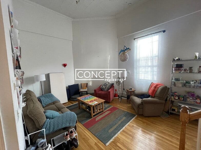 Building Photo - 168 Northampton St