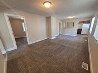 Building Photo - 2 Bedroom, 2 Bathroom Home with large garage!