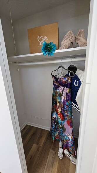 Building Photo - 47 S Brentwood Ave