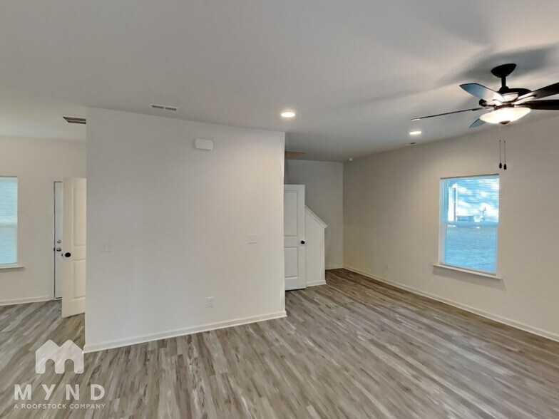 Building Photo - 8019 Pleasant Grove Rd
