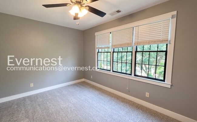 Building Photo - 2 Bed/2.5 Bath Home with Fenced Yard / Available Soon!