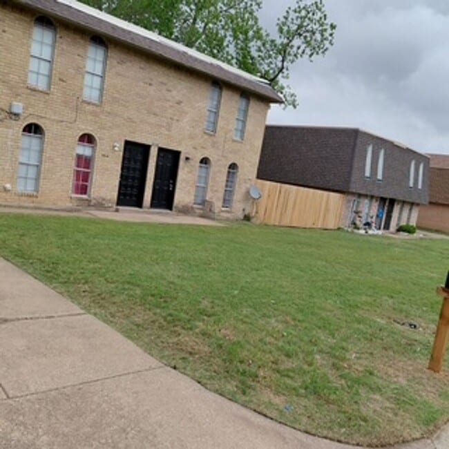 Building Photo - 2BD/1BA | Large Yard | Large Pets Welcome!