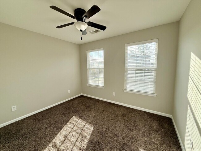 Building Photo - 4818 Summerside Dr