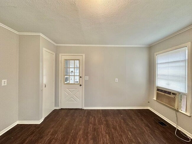 Building Photo - Available Now! 3 Bed 1.5 Bath, Tyler Tx!